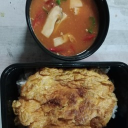 ข้าวไข่เจียวหมูสับต้มยำปลากระป๋อง