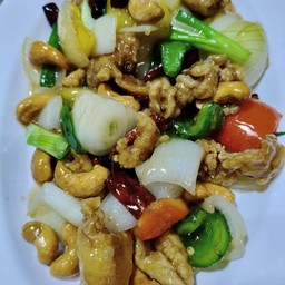 ไก่ผัดเม็ดมะม่วง