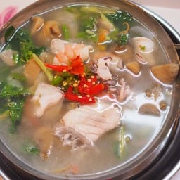 ต้มยำรวมมิตรทะเลน้ำใส