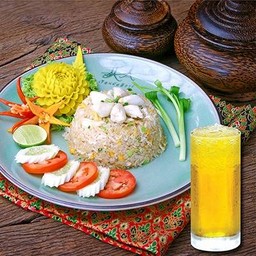 ข้าวผัดปู+น้ำสมุนไพร