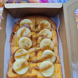 ปังปิ้งเนยนมท้อปกล้วยหอมทองราดซอสคาราเมล