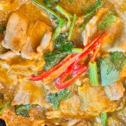 ข้าวไข่ข้นผงกะหรี่หมูสามชั้น