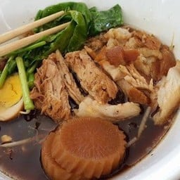 ก๋วยเตี๋ยวขาหมู