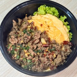 ข้าวกะเพราเนื้อสับ ไข่ข้น