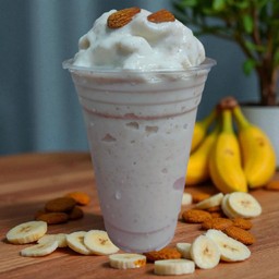 กล้วยปั่นนมสด+เม้ดอัลมอนด์