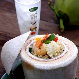 ข้าวผัดอัมพวา-น้ำมะพร้าวอ่อน