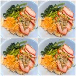 เซตบะหมี่เกี๊ยวหมูแดง 4 ห่อ