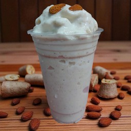 เผือกนึ่ง+เม็ดอัลมอนด์ปั่นนมสด