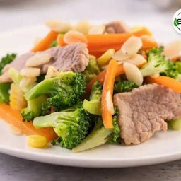 D51 ข้าว + ผัดผักรวม เนื้อสับ/เนื้อชิ้น/ปลาดอลลี่