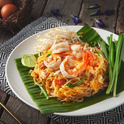 N31 ผัดไทยกุ้งสด