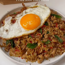 ข้าวผัดกระเพราหมูคลุก+ไข่ดาว