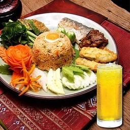 ข้าวผัดน้ำพริกปลาทู+น้ำสมุนไพร