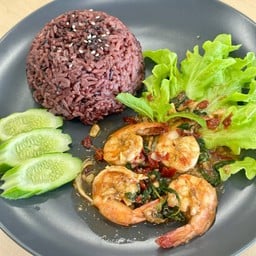 ข้าวกะเพรากุ้ง