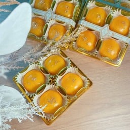 ขนมเปี๊ยะไส้ไข่เค็มลาวา