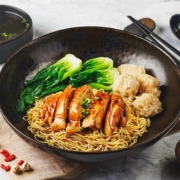 บะหมี่แห้งสะโพกเกี๊ยวสดหมู