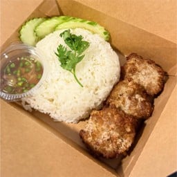 ข้าวหมูก้อนทอด MUU Kitchen