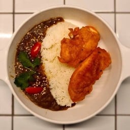 ข้าวแกงกะหรี่ไก่ Japanese Curry and Deep Fried Crispy Chicken with Rice
