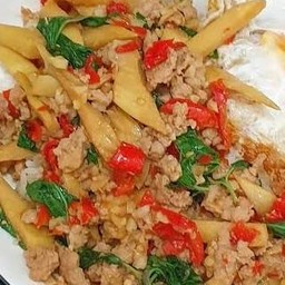 ข้าวผัดกะเพราหน่อไม้หมูสับ