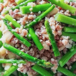 หมูสับผัดหน่อไม้ฝรั่งเป็นกับข้าว