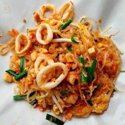 N30 ผัดไทยปลาหมึก