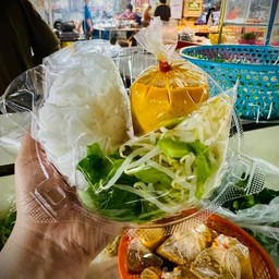 ขนมจีนน้ำยาแม่นิ่มตลาดสดบ้านบึง