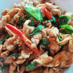 พริกแกงไก่หรือหมูชิ้น(ไข่ดาวหรือไข่ดาว)