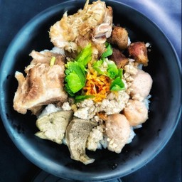 ข้าวต้มรวมมิตร (ตับ.หมูสับ.หมูเด้ง.หมูตุ๋น.เล้ง)