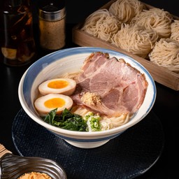 ราเมนมิโสะชุปหมูชาชูสันคอ