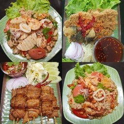 ท่านขุนหมูย่างน้ำตกเสียบไม้