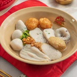 ก๋วยเตี๋ยวลูกชิ้นปลา พิเศษ