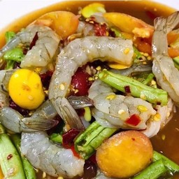 ตำกุ้งสดราดขนมจีน