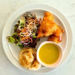 โรตีแกงเขียวหวานไก่ green curry with chicken and roti