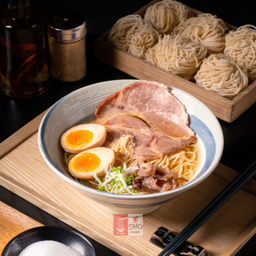 ราเมนชุปเกลือ หมูชาชูสันคอ