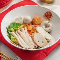 ก๋วยเตี๋ยวลูกชิ้นปลาเย็นตาโฟ