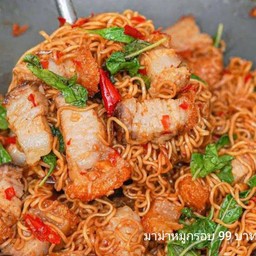 กะเพราไวไวหมูกร๊อบ กรอบ สุดคั่ว
