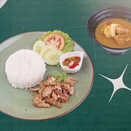 ข้าวหมูทอด+แกงส้มชะอมกุ้ง