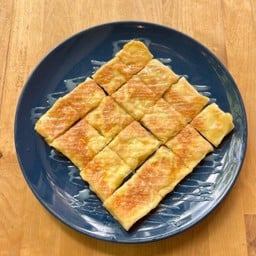 โรตีไข่ราดนม Egg Roti With Sweetening Milk