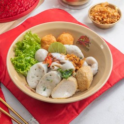 เส้นปลาลูกชิ้นปลาต้มยำ