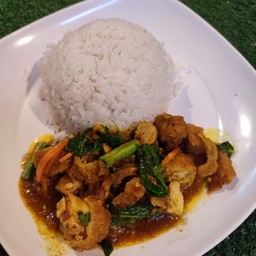 ข้าวเครื่องแกงไก่กรอบ