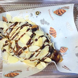 ครัวซองต์+อัลมอนด์+ราดซอสช็อกโกแลต