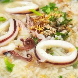 ข้าวต้มปลาหมึก
