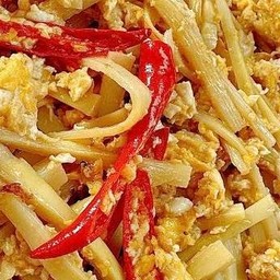 ข้าวหน่อไม้ผัดไข่ทะเล