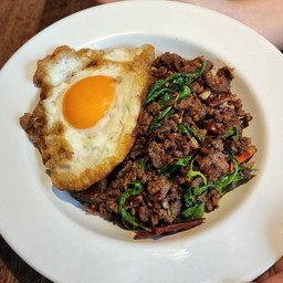 ข้าวราดกระเพราพริกหมูสับ+ไข่เป็ดดาว