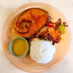 ข้าวเขียวหวานแซลมอน Green Curry And Grilled Salmon With Rice