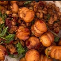 บ้านผัดกระเพรา ศาลาแดง