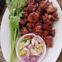 แหนมซี่โครงหมูทอด