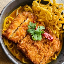 ข้าวซอยปลาทอด