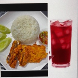 ข้าวไก่ทอดน้ำปลา + น้ำกระเจี๊ยบ