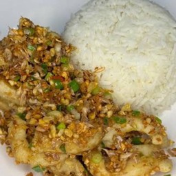 ข้าวหมึกคั่วพริกเกลือ