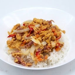 ข้าวราดแหนมผัดไข่